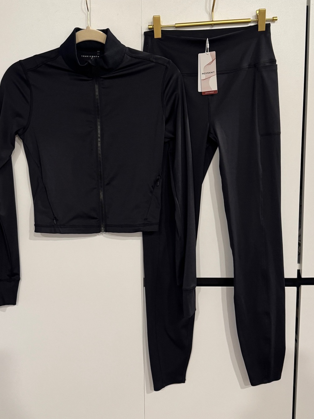 Travis Mathew MoveKnit Set Black High-Waist Performance Leggings with Zip Jacket